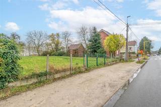 Century21ImmoNero présente : beau terrain à bâtir pour une maison à 4 façades avec une belle vue sur les champs et la nature derrière avec...