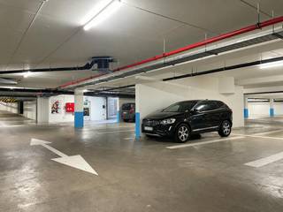 Vous êtes à la recherche d'un investissement qui ne vous pose pas de problèmes ?<br />N'oubliez pas de consulter ces parkings.<br /><br />Les 6 parkings sont situés dans le parking souterrain de Warande, dans le cœur commercial de Beveren.<br /><br />Très facile à louer aux résidents locaux et aux commerçants.<br /><br />L'entrée et la sortie sont faciles grâce à la reconnaissance des plaques d'immatriculation.<br /><br />L'achat d'un ou de plusieurs parkings est également possible.<br /><br />Registre des mesures: non