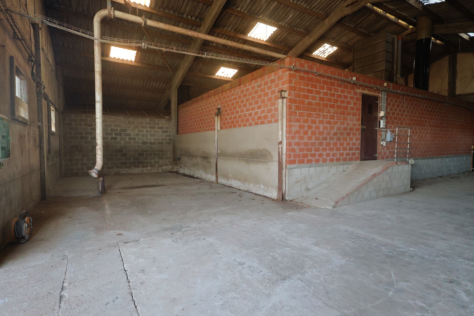 Te huur: Ruime loods van 160 m² in Moscou 3, Bovenkerke - foto 3