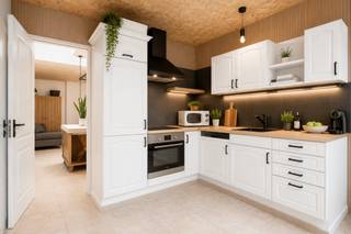 Instapklaar appartement met uitstekende energiescore (EPC A) gelegen in de Savooistraat 33 te Ninove. Dit lichtrijke appartement is momenteel verhuurd aan een zeer correcte en stipte huurder, wat zorgt voor een onmiddellijke maandelijkse opbrengst van €515. Ideaal als zorgeloze investering met stabiel rendement.<br /><br />Het appartement beschikt over een ruime leefruimte met open keuken, een aparte slaapruimte en een praktische badkamer. Dankzij de aanwezige lucht-lucht warmtepompen geniet u zowel van verwarming als koeling, wat het wooncomfort aanzienlijk verhoogt. Bovendien zijn er zonnepanelen aanwezig, wat resulteert in lage energiekosten en een uitstekende EPC-score A.<br /><br />Extra troeven:<br /><br />* Conforme en energiezuinige investering<br />* EPC A<br />* Warmtepompen (verwarmen &amp; koelen)<br />* Zonnepanelen aanwezig<br />* Goede verhuurbaarheid<br />* Correcte huurder aanwezig<br />* Centrale ligging nabij winkels, openbaar vervoer en invalswegen<br /><br />Interessante opportuniteit voor investeerders die op zoek zijn naar een direct renderend appartement met toekomstgerichte technieken. Of iemand zoekende naar een betaalbare eigen woonst