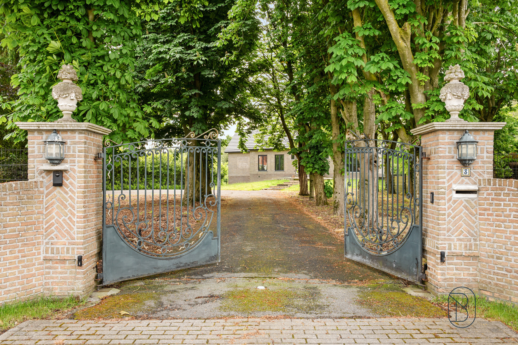 Ruime villa op 4.220m² met oprijlaan, dubbele garage en tuin - foto 5
