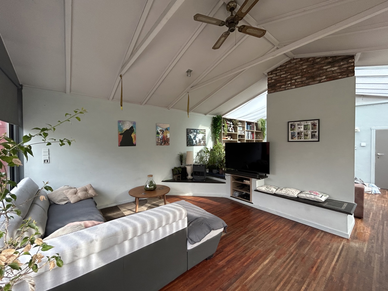 Op te frissen/ te renoveren woning nabij verbindingswegen - foto 3