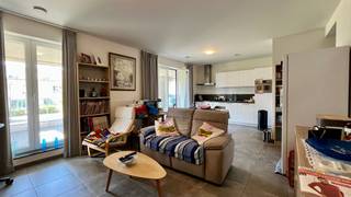<p><span>TIENEN : Appartement récent de 2 chambres avec place de parking</span></p><p><span> </span></p><p><span>Cet appartement récent de 2 chambres est situé à la périphérie du centre-ville de Tirlemont, à proximité de nombreuses voies d'accès et de nombreux commerces. Construit en 2021, il est doté de tout le confort moderne. L'appartement sera à nouveau disponible à partir du 1er octobre 2026.</span></p><p><span> </span></p><p><span>L'appartement comprend un hall d'entrée avec des toilettes pour invités, un spacieux salon ouvert sur la cuisine, un débarras et un accès à une terrasse couverte donnant sur un jardin intérieur. </span></p><p><span>Les deux chambres sont situées de l’autre côté de l’appartement, ainsi qu’une agréable salle de bains dotée d’une grande douche à l’italienne. </span></p><p><span>Pour compléter l'appartement, une place de parking souterraine et un débarras en cave ont été prévus.</span></p><p><span> </span></p><p><span>Vous recherchez un charmant appartement dans le centre de Tirlemont ? Ne cherchez plus et prenez rendez-vous dès aujourd’hui. </span></p>