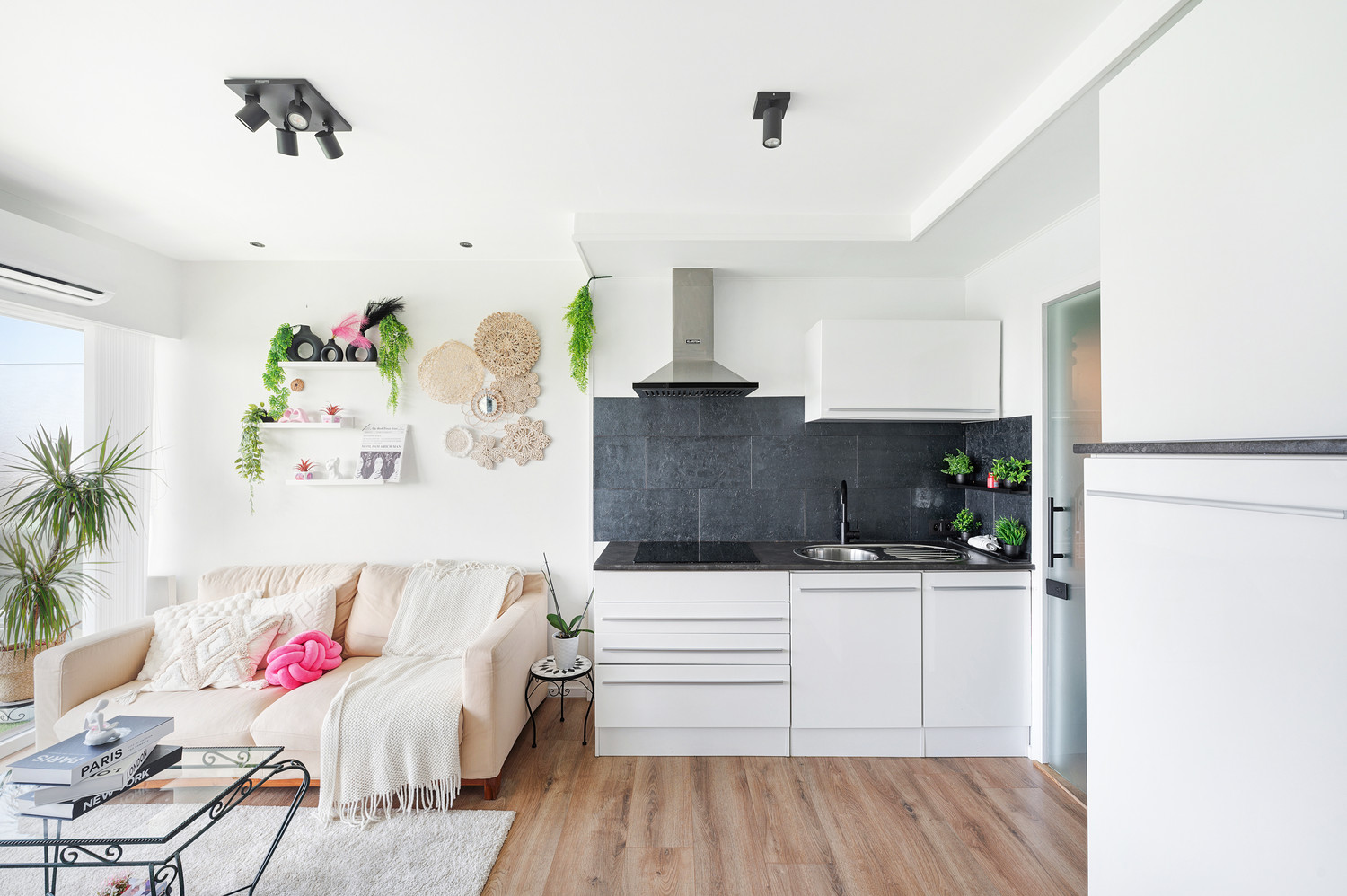 Prachtig vernieuwde studio/appartement met zonnig terras en open zichten - foto 3