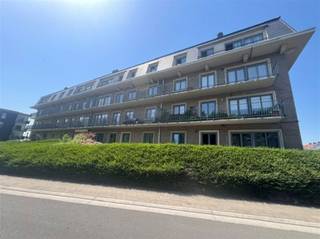 <p><span>TOPPPER !!! GERENOVEERD APPARTEMENT, OPBRENSTEIGENDOM INCLUSIEF </span></p><p><span>BERGING EN ONDERGRONDSE STAANPLAATS/BOX</span></p><p><span> </span></p><p><span>Indeling : </span></p><p><span>Via de inkomhal met vestiaire komt men in de ruime living met eetplaats.</span></p><p><span>Aanpalend is er een ingerichte keuken. </span></p><p><span>Zowel de keuken als de living geven toegang tot het ruim en zonnig terras met zicht op groene omgeving.</span></p><p><span>Verder zijn er 2 ruime slaapkamers , een berging en badkamer met inloopdouche. </span></p><p><span>Inbegrepen in de prijs is een grote berging en ondergrondse parkeerplaats/box.</span></p><p><span> </span></p><p><span>Technische weetjes : </span></p><p><span>CV op gas . Installatie van 2020.</span></p><p><span>PVC ramen dubbel glas</span></p><p><span>EPC 92 kWh/m2  A-label</span></p><p><span>Geen asbest</span></p><p><span>Elektriciteit conform</span></p><p><span> </span></p><p><span>Wat maakt dit appartement zo speciaal ?</span></p><p><span>Dit gerenoveerd en goed onderhouden appartement is gelegen op wandelafstand van het centrum, winkels, scholen en aan de vernieuwde haven van Oudenaarde. </span></p><p><span> </span></p><p><span>Het appartement is momenteel verhuurd en kan dus ook dienen als opbrengsteigendom. </span></p><p><span> </span></p><p><span>Maak je afspraak via <span>jurgen@immodhondt.be</span></span><span> of 0471 53 06 18 </span></p><p><span> </span></p><p><span> </span></p><p><span> </span></p>