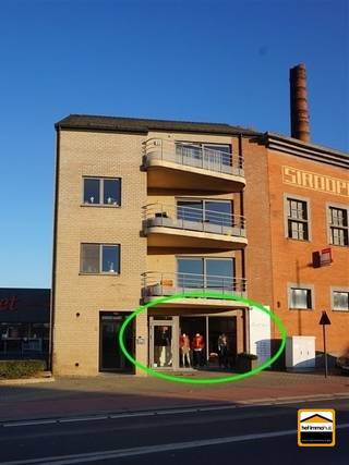 Handelsruimte met gunstige ligging in Borgloon -ideaal als investering! Deze handelsruimte bestaat uit een winkelruimte van 60m² en beschikt...