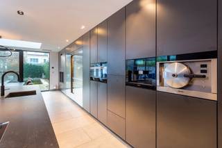 Luxueuze halfopen villa met zwembad, gelegen in de gegeerde Elsdonckwijk, nabij winkels, scholen, openbaar vervoer, ziekenhuizen, Fort V...