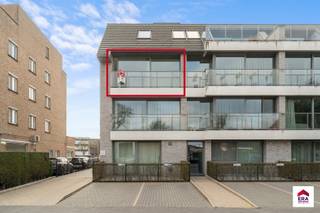 <p><strong>Waregem: appartement met 2 slaapkamers en garage te huur.</strong></p>
<p> </p>
<p>Dit appartement is gelegen op een toplocatie, dichtbij invalswegen en openbaar vervoer en op wandelafstand van winkels. Het appartement is energiezuinig en beschikt over een ondergrondse garage.</p>
<p> </p>
<p><u>Indeling: </u>volledig ingerichte, open keuken, woonkamer, berging met aansluitingen voor wasmachine en droogkast, badkamer met douche en enkele lavabo, gastentoilet, 2 slaapkamers en ondergrondse garage.</p>
<p> </p>
<ul><li><u>Troeven:</u>Toplocatie</li><li>Garage inbegrepen</li><li>Energiezuinig appartement</li></ul>
<p> </p>
<p><strong>Heb je interesse in het huren van dit appartement? Neem dan zeker contact op met Indra - 056/61.10.10.</strong></p>