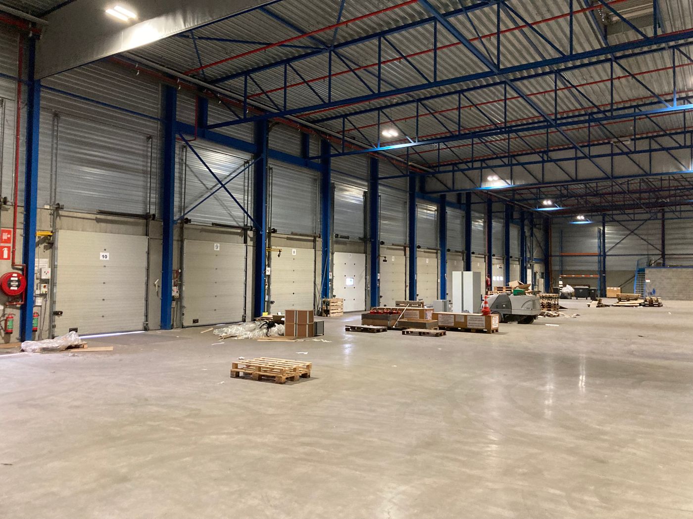 26.253 m² d'entrepôt logistique avec bureaux à proximité de l'autoroute E19 - photo 4