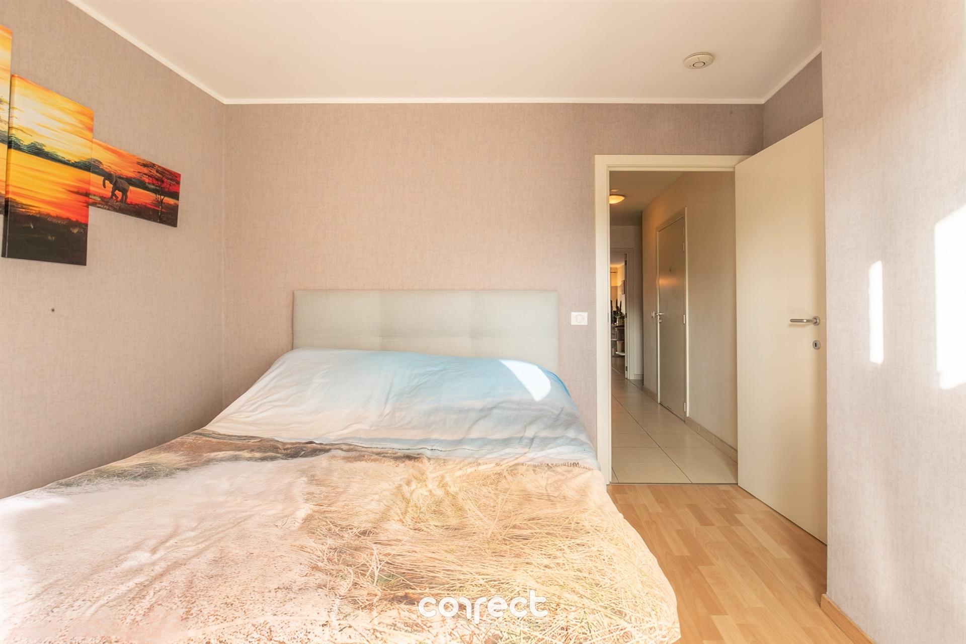 Centraal gelegen, recent , instapklaar gemeubeld appartement met 2 terrassen. - foto 4
