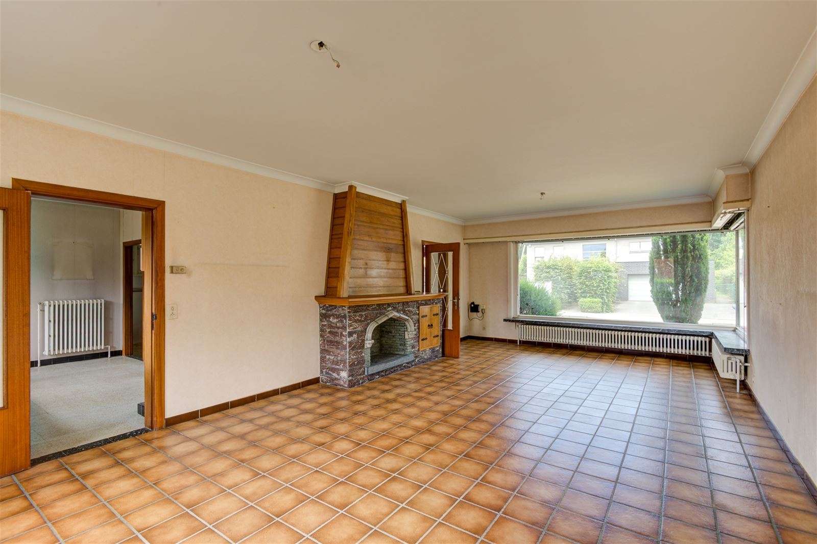 Te renoveren ruime gezinswoning met 4 slaapkamers - foto 4