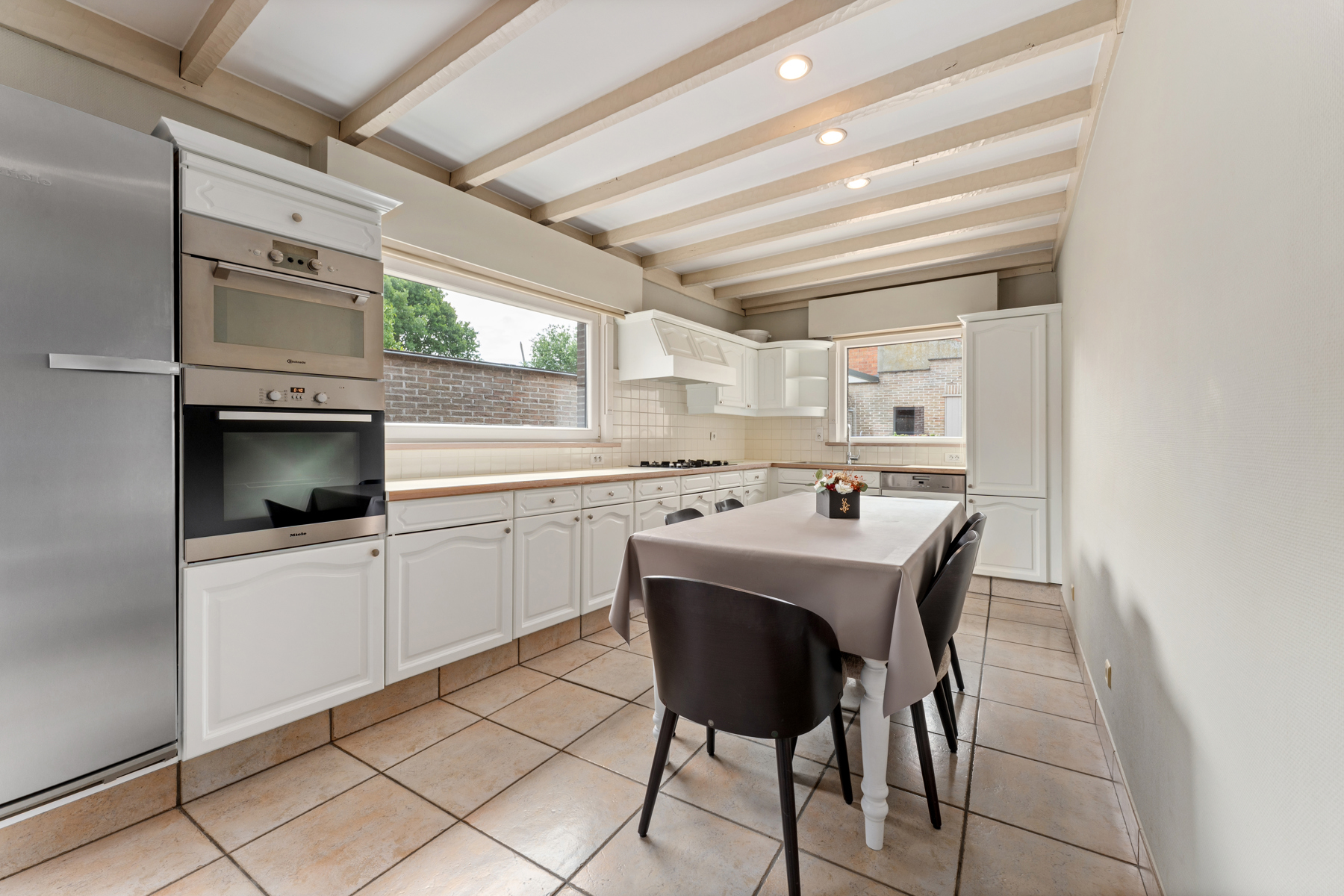 Ruime polyvalente woning met bureel en dubbele garage - foto 3