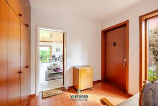 Gelegen op wandelafstand van het Parkbos en station, en op fietsafstand van het centrum van De Pinte treffen we deze ruime, te renoveren...