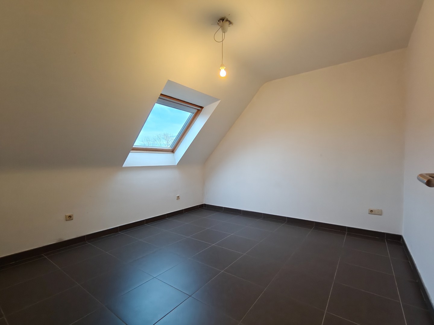 Ruim duplex appartement met terras en autostaanplaats te Lokeren - foto 5