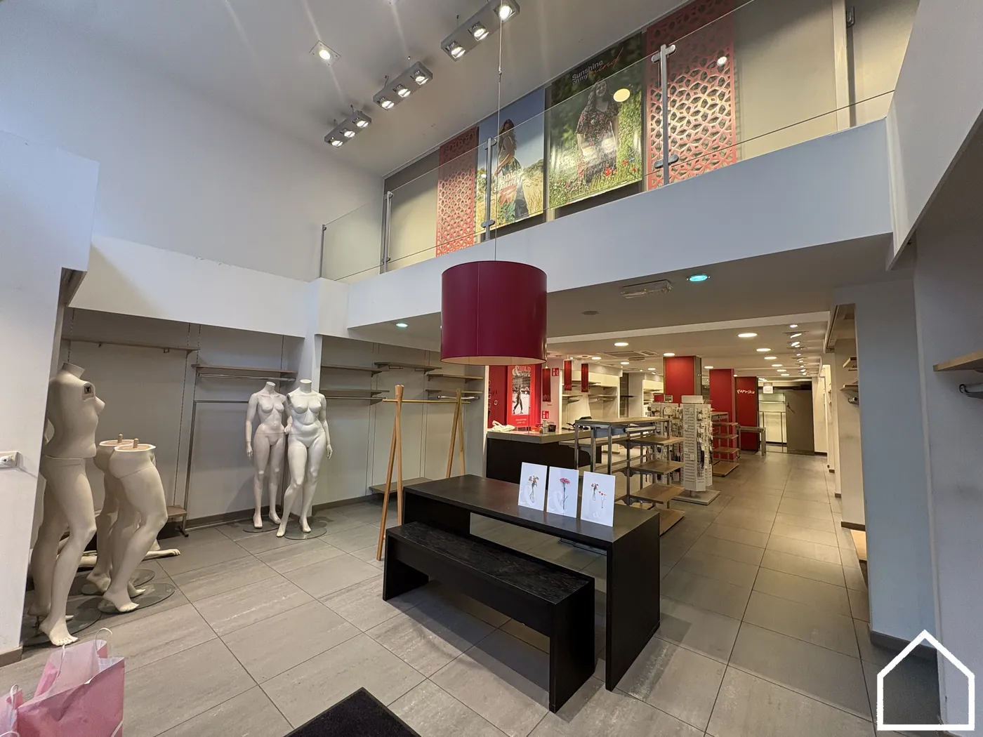 RUIM HANDELSPAND TE HUUR IN HET CENTRUM VAN IEPER - foto 2