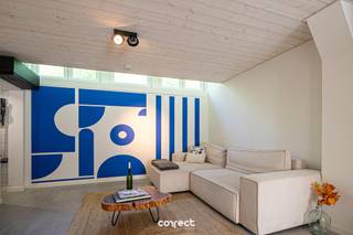 <p><span>Deze instapklare stadswoning vormt een ideale thuis en is bovendien ook een interessante, zorgeloze investering. </span></p><p><span> </span></p><p><span>STARTPRIJS: Elk bod boven deze startprijs, wordt voorgelegd aan de eigenaars, die al dan niet kunnen in gaan op dit aanbod.</span></p><p><span> </span></p><p><span>Parkeren kan eenvoudig in de straat, wat het wooncomfort extra versterkt.</span></p><p><span> </span></p><p><span>U komt binnen via een aangename inkomhal met gastentoilet die leidt naar de gezellige leefruimte met eetplaats en een volledig ingerichte keuken.</span></p><p><span> </span></p><p><span>Aansluitend is er een praktische washoek. Op de eerste verdieping bevinden zich de badkamer en een ruime slaapkamer, momenteel ingericht als dressing. Van hieruit heeft u toegang tot een charmant terras met een rustgevend zicht op de kloostertuin.</span></p><p><span>De tweede verdieping beschikt over een volwaardige tweede slaapkamer, perfect als hoofdslaapkamer, bureau of logeerkamer.</span></p><p><span> </span></p><p><span>Conforme keuring elektriciteit. De woning is voorzien van een lucht-lucht warmtepomp.</span></p><p><span> </span></p><p><span>Uitermate gunstig EPC van 214!</span></p><p><span> </span></p><p><span>Een charmante starterswoning op een toplocatie in Brugge waar comfort, charme en rendement samenkomen.</span></p><p><span> </span></p><p><span>Contacteer Lorenzo voor een bezoek: 0492 08 08 08  lorenzo@correctvastgoed.be</span></p><p><span> </span></p><p><span>Online schattingstool: www.correctvastgoed.be/schatting</span></p><p><span> </span></p><p><span> </span></p>