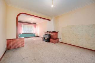 <p><span>In de </span><span>Ridder Van Parijsstraat 38</span><span>, gelegen in een</span><span> rustige en aangename woonwijk in Merksem</span><span>, vinden we deze charmante woning met tal van mogelijkheden. Dankzij de vlotte verbinding naar Antwerpen, nabijheid van winkels, scholen, openbaar vervoer en belangrijke invalswegen, geniet je hier van een uitstekende ligging.</span></p><p><span> </span></p><p><span>Het huis beschikt over een praktische indeling, een gezellige tuin, </span><span>3 slaapkamers</span><span> en een </span><span>bewoonbare oppervlakte van 138m²</span><span>, ideaal voor gezinnen of als investering.</span></p><p><span> </span></p><p><span> </span></p><p><span>Indeling</span></p><p><span> </span></p><p><span>Kelder</span></p><p><span>- Oppervlakte van 48m²</span></p><p><span> </span></p><p><span>Gelijkvloers</span></p><p><span>-Inkomhal</span></p><p><span>-Lichtrijke leefruimte</span></p><p><span>-Eetruimte</span></p><p><span>-Aparte keuken</span></p><p><span>-Apart toilet</span></p><p><span>-Ruime tuin</span></p><p><span>-kelder</span></p><p><span> </span></p><p><span>Eerste verdieping</span></p><p><span>-Slaapkamer 1</span></p><p><span>-Slaapkamer 2</span></p><p><span>-Slaapkamer 3</span></p><p><span>-Badkamer met toilet en ligbad</span></p><p><span> </span></p><p><span>Troeven</span></p><p><span> </span></p><p><span>-Rustige woonwijk in Merksem</span></p><p><span>-Gezellige tuin</span></p><p><span>-3 Volwaardige slaapkamers</span></p><p><span>-Veel potentieel als investering</span></p><p><span>-Praktische indeling met veel ruimte en licht</span></p><p><span> </span></p><p><span> </span></p><p><span>Ben jij geïnteresseerd in dit huis te koop in Merksem, ben je op zoek naar ander vastgoed, een investering of wens je de waarde van jouw eigendom te kennen? Dan ben je bij BOLT Immo aan het juiste adres! Wij helpen jou graag verder.</span></p>