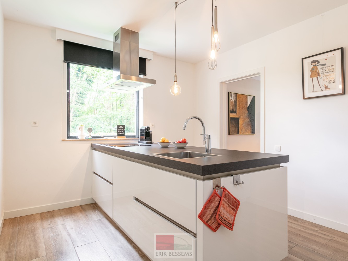 Instapklare, volledig onderkelderde bungalow, gelegen op een royaal perceel van 731 m², met een bewoonbare oppervlakte van ca. 159 m². - foto 4