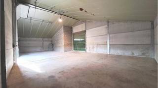 Landelijk gelegen OPSLAGPLAATS met een oppervlakte van 500 m² te huur in Uitkerke - Blankenberge.Elektriciteit & drijfkracht aanwezig !Voorschot...