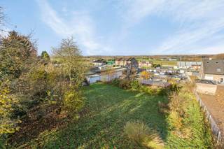 **handelspand met appartement woonst, toonzaal/showroom, atelier/loods en bouwgrond**Te Tienen-Hakendover bieden wij u een unieke...