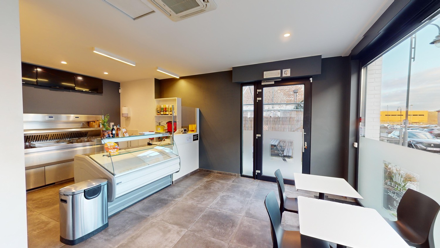 Te koop: Goed draaiende frituur mét gerenoveerde woning in het hart van Zingem! - foto 1