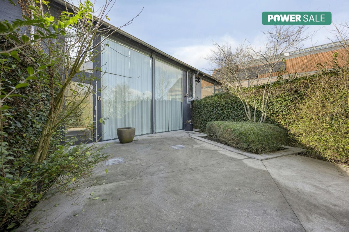 Unique loft with courtyard and parking in Sint-Kruis (Bruges) - photo 2