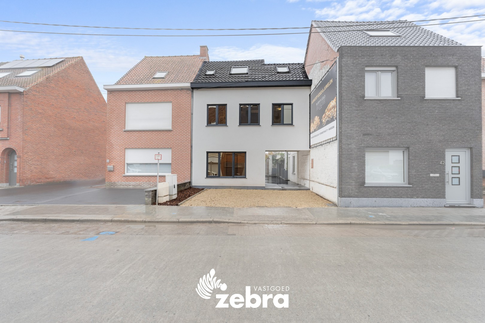 Gerenoveerde woning met 4 slaapkamers en 2 badkamers te Roeselare! - foto 1