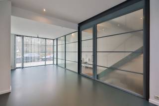 Op een zeer gunstige locatie in Wilrijk vinden we dit pand dat vele doelen kan dienen. Gelegen vlakbij het Sint-Augustinus ziekenhuis,...