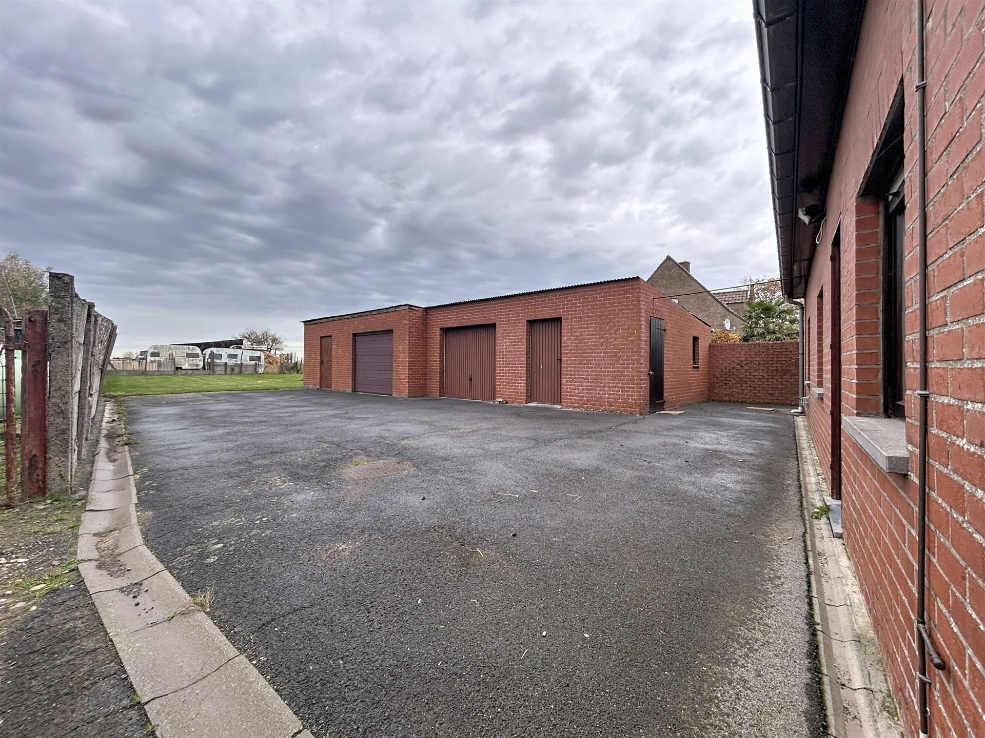 Alleenstaande woning met 2 garages - foto 5