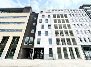 Are you looking for a comfortable student room in Antwerp? This modern room located on the 5th floor with a nice view of the city, is just 10...
