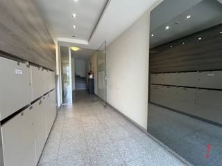 Cet appartement en rez-de-chaussée est situé dans une résidence fermée avec des jardins et des étangs et bénéficie d'une tranquillité et...