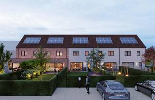 Aan de Waaienburgseweg worden er binnenkort deze 5 gloednieuwe nieuwbouwwoningen gebouwd.<br />Dankzij de nieuwste bouwtechnieken geniet u hier van een uiterst energiezuinig verblijf. Zo zijn er standaard zonnepanelen inbegrepen en is er onder andere vloerverwarming met optie tot warmtepomp voorzien.<br /><br />Elke woning is ontworpen met aandacht voor woonkwaliteit. De ruime living vloeit naadloos over in een volledig ingerichte keuken, het hart van de woning. Direct aangrenzend vindt u een praktische bergruimte. <br /><br />Wat dit project echt uniek maakt, is de buitenruimte: alle tuinen zijn volledig zuidgericht, waardoor u de hele dag door geniet van de zon.<br /><br />Op de eerste verdieping bevinden zich 3 volwaardige slaapkamers en een modern ingerichte badkamer. <br /><br />Heeft u nood aan meer ruimte? Geen probleem. De zolderverdieping biedt de mogelijkheid om extra kamers in te richten — perfect voor een vierde slaapkamer, een hobbyruimte of een ruim thuiskantoor.<br /><br />Afhankelijk van de gekozen woning beschikt u over een inpandige garage, of privatieve parkings achteraan de tuin.<br /><br />Enkele troeven van dit huis te koop:<br />* 6 % btw mogelijk!<br />* Kwalitatieve materialen<br />* Zuidgerichte tuinen<br />* Zeer laag E-peil <br />* Mogelijkheid tot wel 5 slaapkamers!<br /><br />Wilt u als eerste de plannen inkijken of een afspraak maken om de details te bespreken? Neem vandaag nog contact met op met Charlotte Druant op 0474969298 of mail naar charlotte.druant@dewaele.com