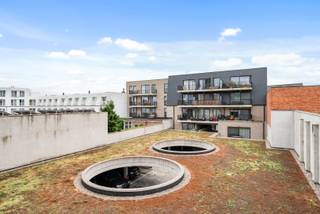 Dit moderne instapklare appartement (bouwjaar 2020 - APP. 2.02 / BUS 0201) is gelegen in hartje Lokeren.Hierbij de grote troeven:🌳 Charmant terras...