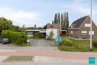 Bien unique avec potentiel résidentiel et d’investissement à Asse!Située à un emplacement stratégique le long de la chaussée de Bruxelles à...