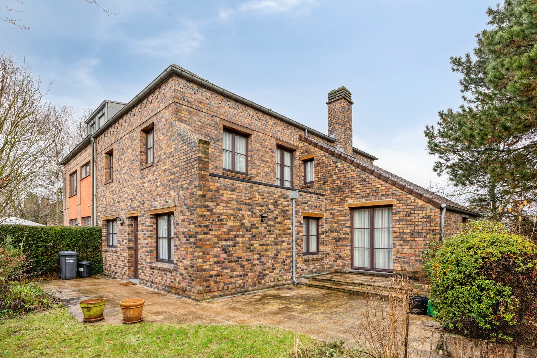 Cosy gezinswoning met 4 slaapkamers, garage en tuin - NATO op 10 min. - photo 2