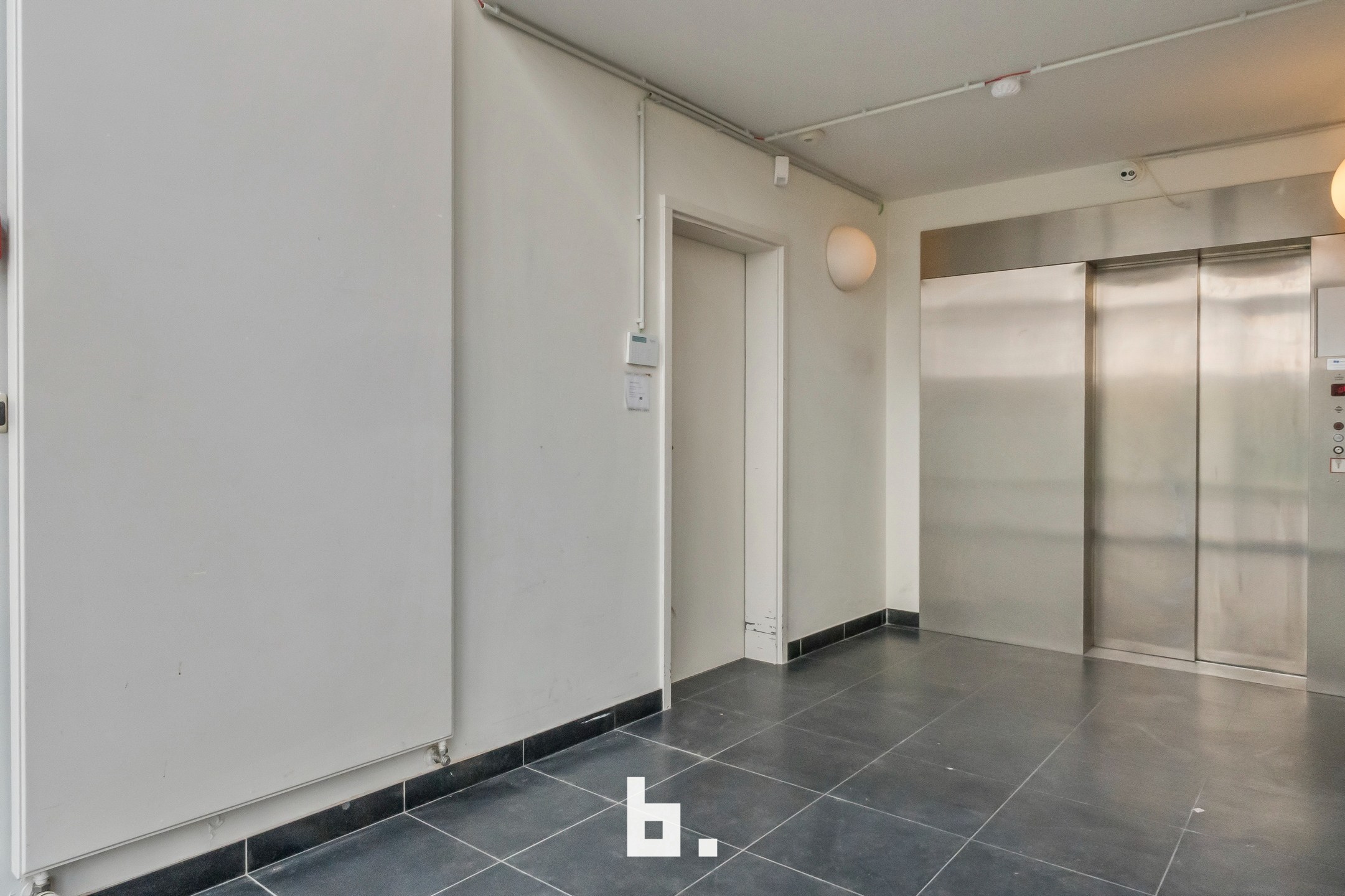 Ruim, centraal gelegen kantoorgebouw - foto 5