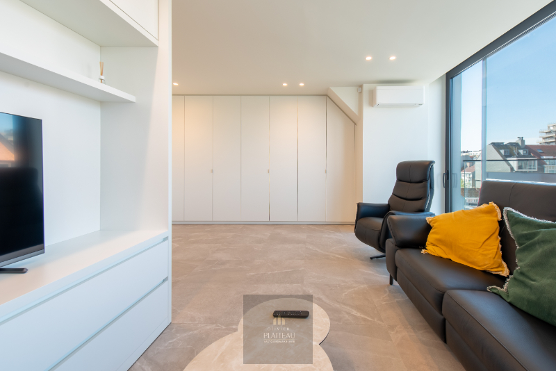 Ready-to-move-in, recently built luxury duplex apartment with 2 terraces in the Lectus IX residence. - photo 4