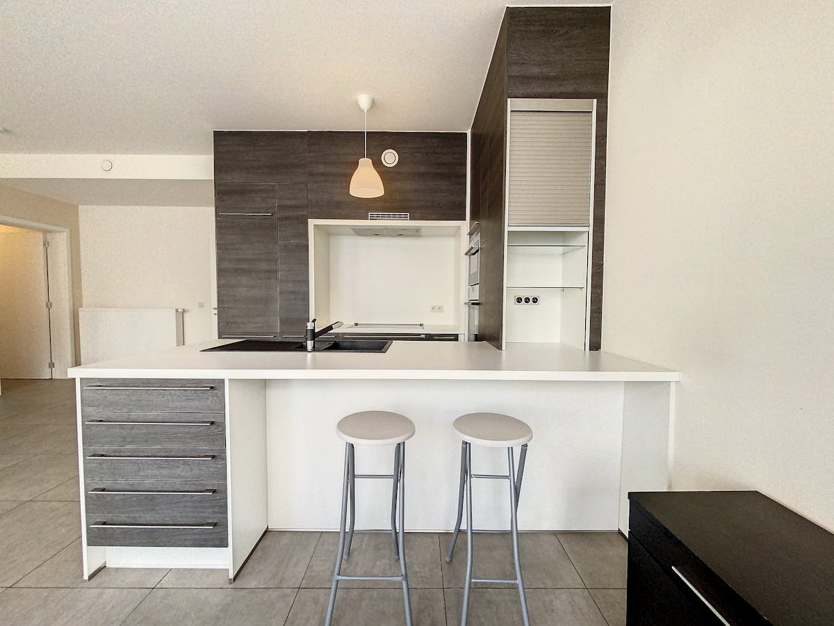 Two bedroom apartment with double parking and garden - photo 4