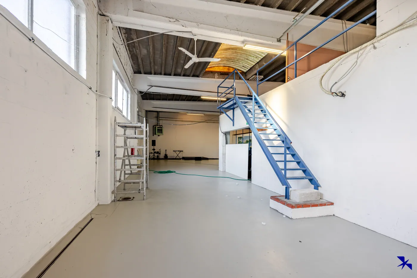 Magazijn met ruim handelspand, ideaal voor diverse zakelijke doeleinden - foto 4