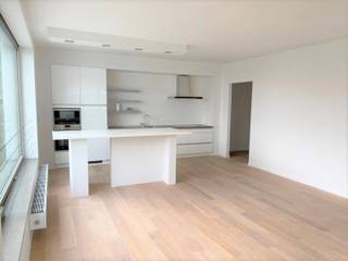 Prachtig gelegen  2 slaapkamer appartement op het Eilandje met zicht op het Kattendijkdok 6 de verdieping  . indeling : inkomhal met toilet en berging, living met open ingerichte keuken , groot oost gericht terras, nachthal ,badkamer met ligbad , douche ,toilet , lavabo's met meubel , 2 slaapkamers .BEOORDELING: zeer mooi en ruim appartement op een topligging op het Eilandje   appartement met panoramisch zicht op het Kattendijkdok ,groot terras , ingerichte keuken met apparatuur van siemens ,oven ,microgolf , vaatwasser ,groot keramisch vuur , dubbel  glas ,zonnewering , ruime badkamer ,prijs 1450 € + 170 € gemeenschappelijke kosten  overdekte staanplaats 150  € 
OPGELET DIT APPARTEMENT KAN MAAR VOOR  1 JAAR GEHUURD WORDEN MOGELIJK TE HUREN VIA FIRMA OOK ALS KANTOOR !!!!!