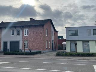 HALFOPEN BEBOUWINGKIJKMOMENT OP DINSDAG 3 MAART OM 17U30, ENKEL INSCHRIJVEN VIA MAIL NAAR MINTJENSVERHUUR@IMMOPOINT.BEHalfopen bebouwing tussen het...