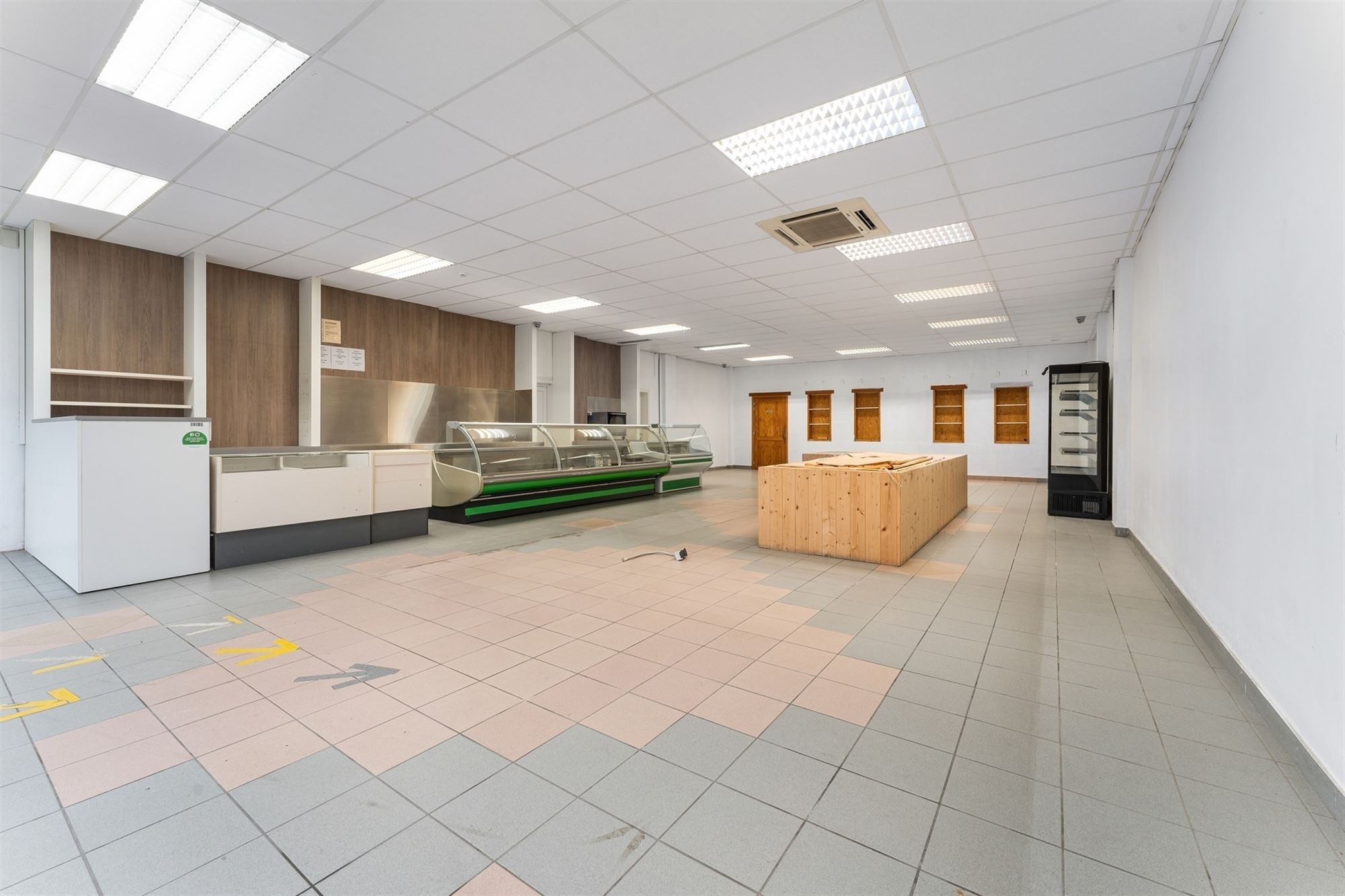 Ruim handelspand in de dorpskern van Woumen - langs belangrijke invalsweg - foto 2