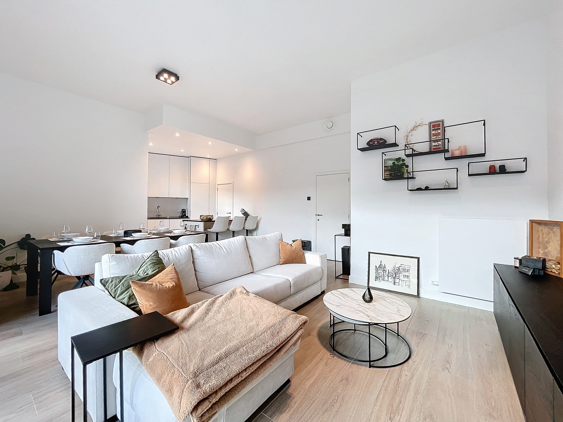 Apartment for rent in Saint-Josse-ten-Noode with 2 bedrooms - photo 2