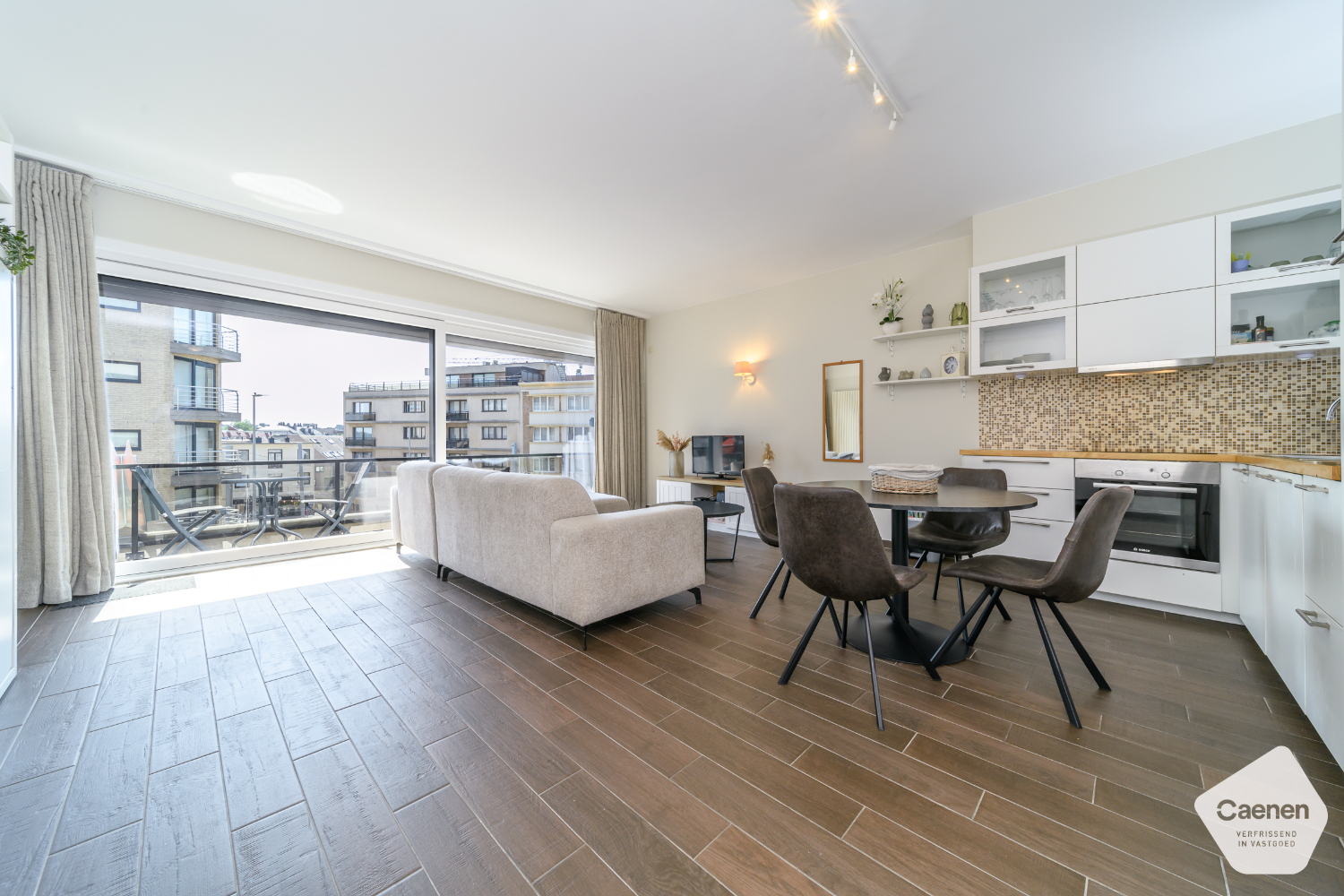 Prachtig gerenoveerde studio met slaapkamer en zijdelings zeezicht - photo 3