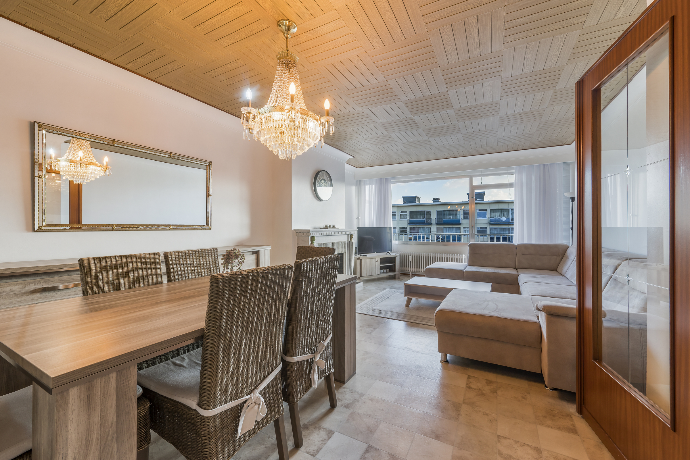 Ruim en lichtrijk 2 slaapkamer appartement nabij invalswegen - foto 1