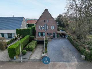 HANDELSPAND MET APPARTEMENT OP TOP LOCATIE TE MAASMECHELEN !We vinden deze open bebouwing met een bewoonbare oppervlakte van 327 m² terug op een...