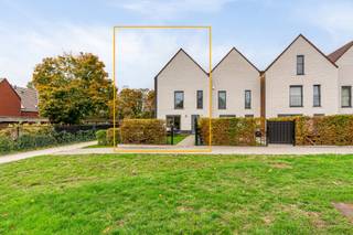 INSTAPKLARE EN SMAAKVOLLE NIEUWBOUWWONING (HOB) MET 5 SLAAPKAMERS, PRIVATE AUTOSTANDPLAATS EN RUIME KELDERBERGING TE GENK (WINTERSLAG)!Deze prachtig...