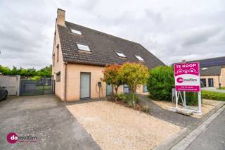 <p><span>Beautiful home in a pleasant, child-friendly location in Boortmeerbeek</span></p><p><span> </span></p><p><span>Located on a quiet cul-de-sac just around the corner from the Bloso park—the ideal setting for playing together, walking, or biking—you’ll find this move-in-ready home on a lovely lot. </span></p><p><span> </span></p><p><span>The entryway, complete with a guest bathroom, offers your first glimpse of this move-in-ready home. The spacious living area, with a view of the garden, is perfect for relaxing. The dining area with an open kitchen makes it all even more enjoyable. Adjacent to this is a practical storage room accessible from both the kitchen and the entryway. </span></p><p><span> </span></p><p><span>On the first floor: 3 spacious bedrooms—all equipped with built-in closets—and the bathroom with a bathtub, shower, double sink, and toilet. There is also a separate laundry room. Through the night hall, you reach the second floor, which features a fourth bedroom and a multifunctional room that can be used as an office, playroom, or extra bedroom. </span></p><p><span> </span></p><p><span>The backyard, with a spacious terrace & and a garden shed, is the ideal spot to relax or for the kids to play. Finally, there’s plenty of parking space on the driveway. </span></p><p><span> </span></p><p><span>An added bonus: the home is equipped with solar panels.</span></p><p><span> </span></p><p><span>Would you like to schedule a tour? Contact us!</span></p><p><span> </span></p><p><span>015 20 36 00 - <span>info@domoxim.be</span></span><span> </span></p><p><span> </span></p><p><span>domoXim. Where dreams come home!</span></p><p><span> </span></p><p><span>Want to know the value of your </span><span>own</span><span> home? We’d be happy to advise you.</span></p>