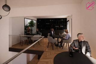 Op een strategische hoeklocatie, met uitstekende zichtbaarheid dankzij de splitsing op de Amerikalei, bieden wij dit casco handelsgelijkvloers aan. Het pand combineert een gelijkvloers met een functionele mezzanine, waardoor het geschikt is voor een winkel, kantoor, showroom of horecaconcept. Verder is er via de mezzanine toegang tot de patio. <br /><br />Dankzij de hoekligging geniet u van een optimale lichtinval en maximale zichtbaarheid, terwijl de mogelijkheid om een groot terras te plaatsen een extra commerciële troef vormen. De centrale ligging verzekert bovendien een vlotte bereikbaarheid voor zowel voetgangers als verkeer.<br /><br />Troeven: <br />- Strategische hoekligging met maximale zichtbaarheid<br />- In te richten volgens eigen concept<br />- Gelijkvloers + mezzanine voor multifunctioneel gebruik<br />- Uitstekend terraspotentieel<br />- Centrale ligging <br /><br />Een unieke kans voor ondernemers die willen investeren in een toplocatie met veelzijdige commerciële mogelijkheden.<br /><br />EPC: E<br />Van zodra de renovatiewerken zijn afgerond, zal de EPC-score verbeteren.