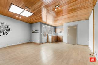 Op een uitstekende commerciële locatie in Wervik, vlakbij Steenakker en met voldoende parkeergelegenheid, bevindt zich dit handelspand met woonst...